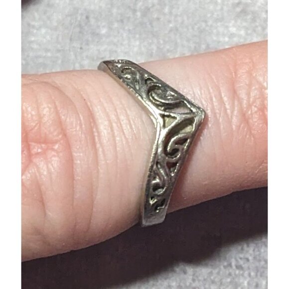 Elven Art Nouveau Scroll Silver Tone Chevron Ring Size 7 - Picture 12 of 14